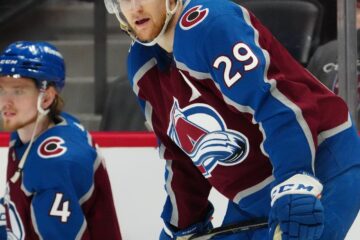 Colorado Avalanche Nathan Mackinnon Bowen Byram Puck-Planet