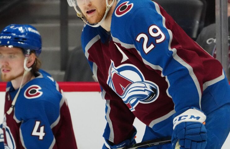 Colorado Avalanche Nathan Mackinnon Bowen Byram Puck-Planet